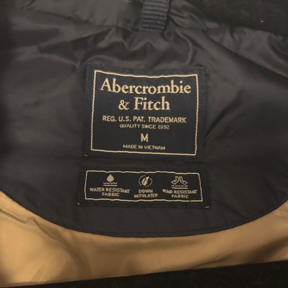 Abercrombie Women's Navy Blue Puffer Jacket - Picture 4 of 5